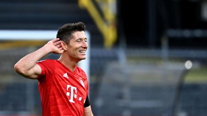 Robert Lewandowski DORTMUND, GERMANY - MAY 26: Robert Lewandowski of FC Bayern Muenchen reacts following his sides victory in the Bundesliga match between Borussia Dortmund and FC Bayern Muenchen at Signal Iduna Park on May 26, 2020 in Dortmund, Germany. (Photo by Federico Gambarini/Pool via Getty Images)
