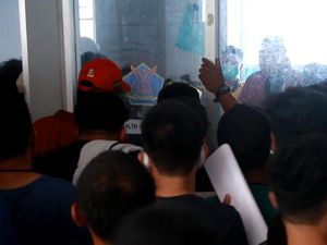 Kericuhan Penumpang Saat Urus Surat Kesehatan di Pelabuhan Parepare