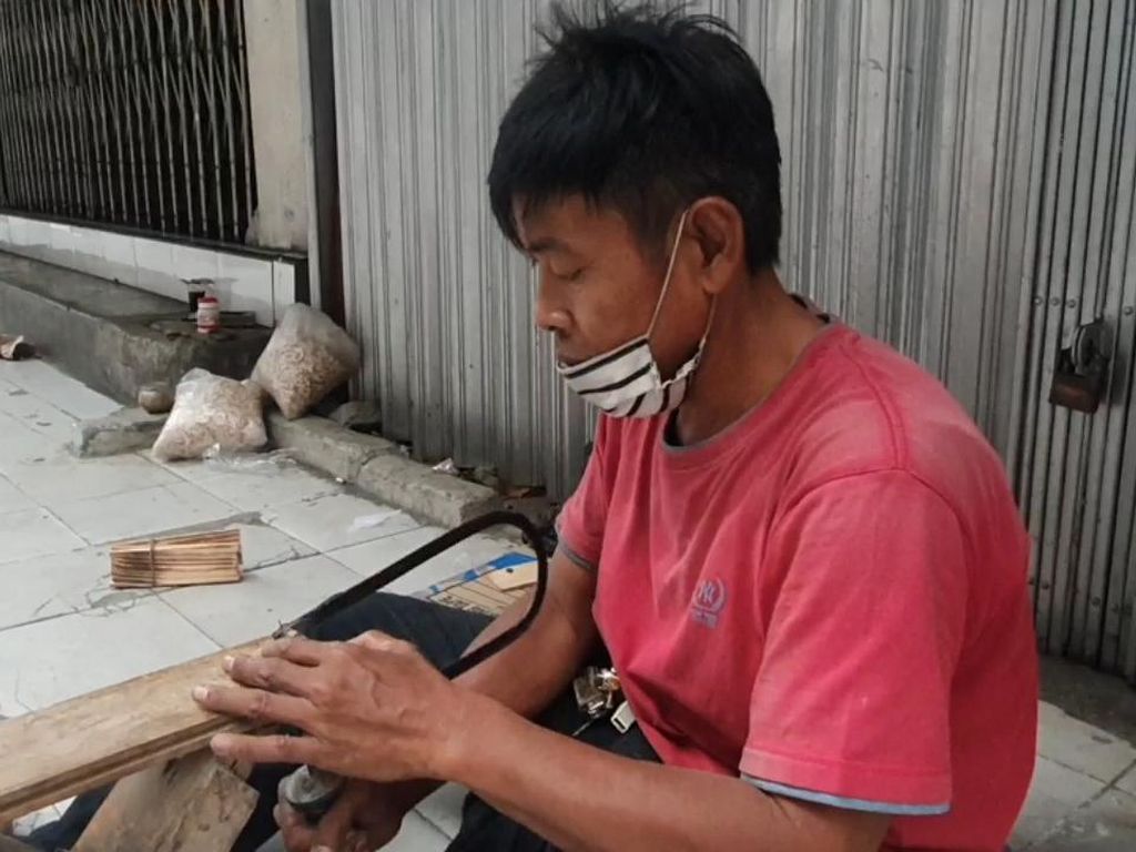 Suara Pengrajin Kayu Ibu Kota, Enggan Andalkan Bansos Suara Pengrajin Kayu Ibu Kota, Enggan Andalkan Bansos