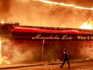 George Floyd dan Rangkaian Foto Kemarahan Saya Tak Bisa Bernapas