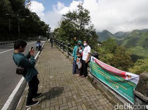 Menikmati Pemandangan Alam Cemoro Sewu Saat Pandemi