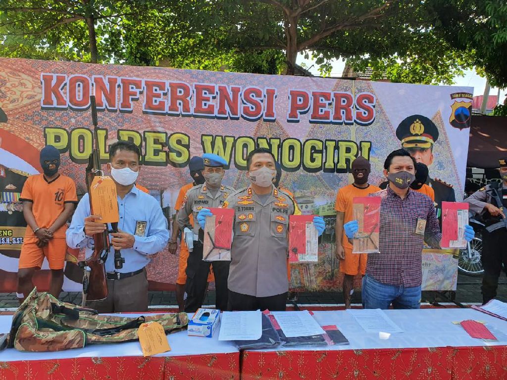 Komplotan Pencuri Motor dan Senapan yang Beraksi 9 TKP Diciduk Polisi Komplotan Pencuri Motor dan Senapan yang Beraksi 9 TKP Diciduk Polisi