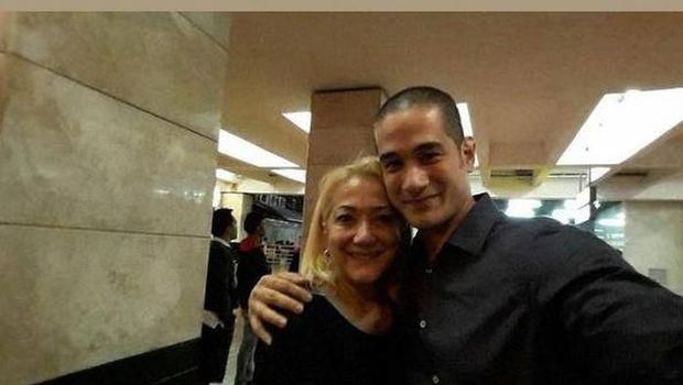 Okan Cornelius dan ibunda kandung Ahyan Rustaii