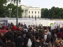 Warga AS Protes Kematian George Floyd hingga ke Gedung Putih