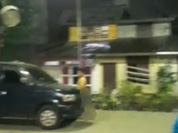 Video Pria Bugil Keluar Hotel di Medan Gegara Diperas Waria