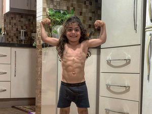 Gaya Kulineran Arat Hosseini, Bocah Kecil Bertubuh Kekar yang Hobi Fitness Gaya Kulineran Arat Hosseini, Bocah Kecil Bertubuh Kekar yang Hobi Fitness