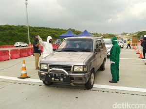 Polisi Sebut 3.400 Kendaraan yang Akan Keluar Jateng Diminta Putar Balik Polisi Sebut 3.400 Kendaraan yang Akan Keluar Jateng Diminta Putar Balik