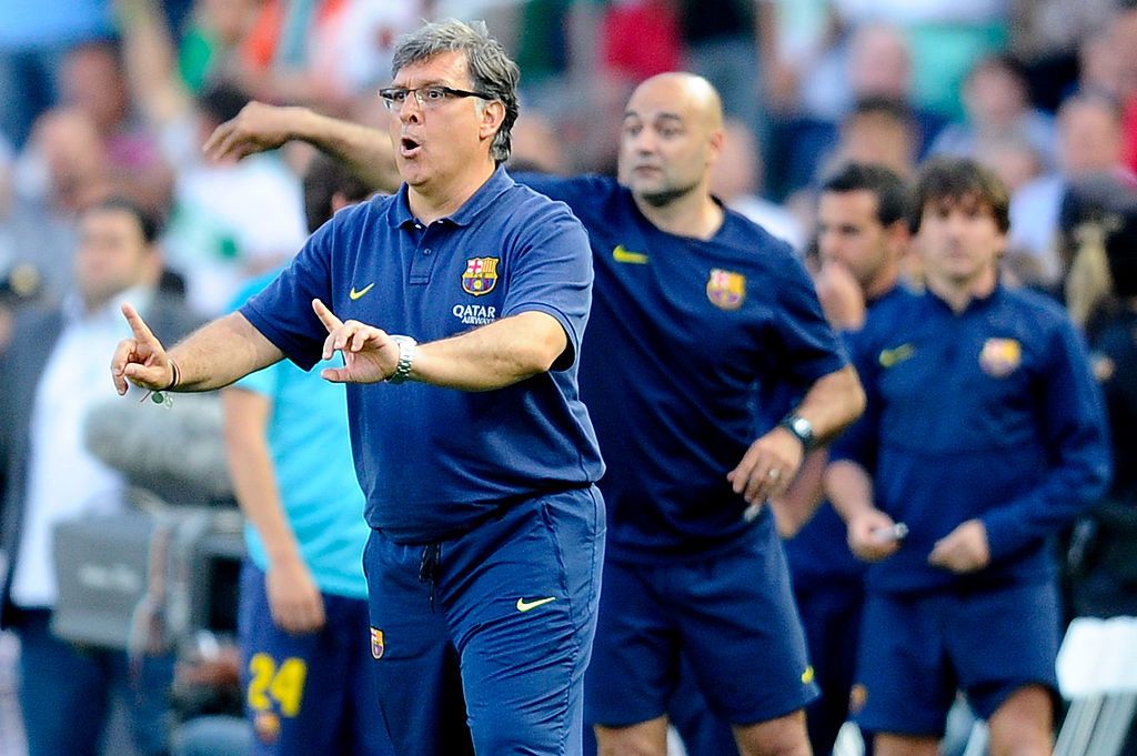 ELCHE, SPAIN - MAY 11:  Head coach Gerardo 'Tata' Martino of FC Barcelona directs his players during the La Liga match between Elche FC and FC Barcelona at Estadio Manuel Martinez Valero on May 11, 2014 in Elche, Spain.  (Photo by David Ramos/Getty Images)