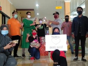 Pemuda Banyuwangi Beri Masakan Lebaran ke Nakes RSUD Blambangan Pemuda Banyuwangi Beri Masakan Lebaran ke Nakes RSUD Blambangan