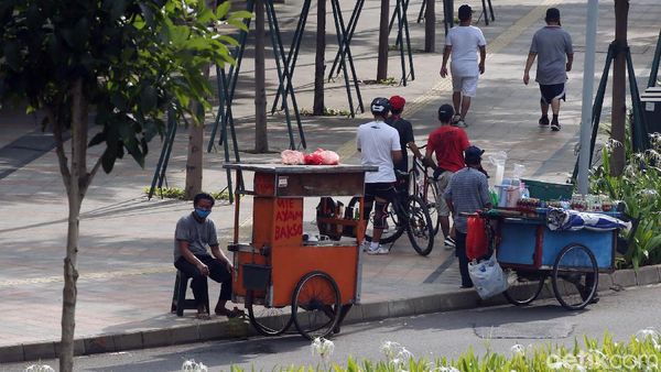 Pandemi Corona, PKL Menjamur di Jalan Sudirman