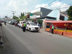 Polisi Putar Balik Ribuan Kendaraan yang Hendak Berwisata ke Anyer