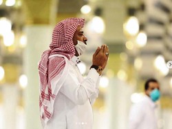 Sholat Pakai Masker, Bagaimana Hukumnya dalam Islam?