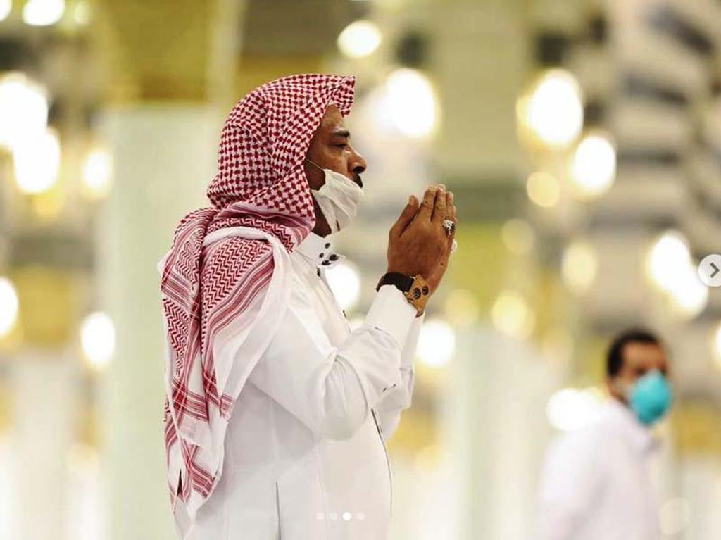 Sholat Pakai Masker, Bagaimana Hukumnya dalam Islam? Sholat Pakai Masker, Bagaimana Hukumnya dalam Islam?