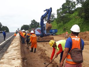 Tanah Longsor di Tol Ungaran, Arus Lalin dari Bawen Dialihkan