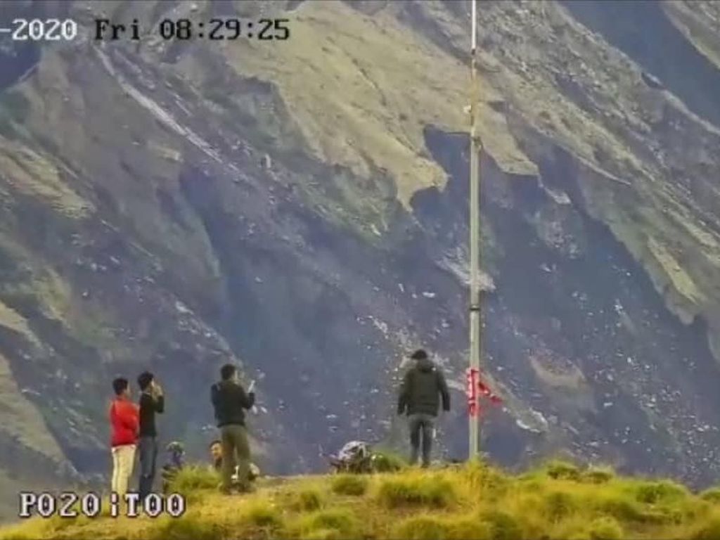 67 Pendaki Ilegal Gunung Rinjani Ditindak, Terancam Blacklist