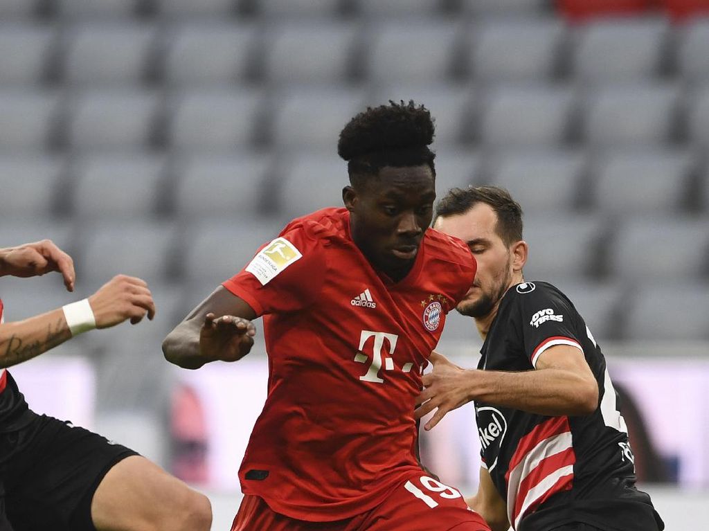 Alphonso Davies Ngebut Lebih Kencang Lagi, Lawan Tak Berkutik Alphonso Davies Ngebut Lebih Kencang Lagi, Lawan Tak Berkutik