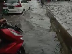 Hujan Lebat Bikin Jalan Protokol di Makassar Banjir, Ini Kata BMKG