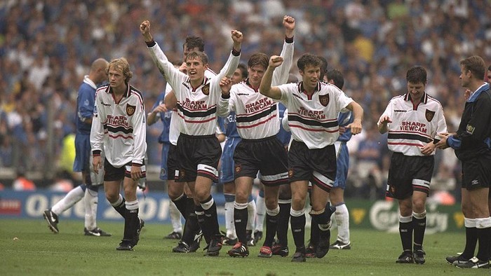 3 Aug 1997:  Manchester United celebrate victory in the FA Charity Shield against Chelsea at Wembley Stadium in London, England. The match was drawn 1-1 but Manchester United won 4-2 on penalty kicks.  Mandatory Credit: Graham Chadwick /Allsport