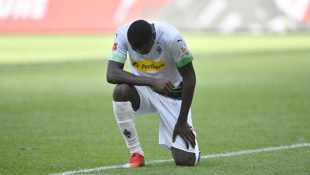 Moenchengladbach's French forward Marcus Thuram reacts after scoring during the German first division Bundesliga football match Borussia Moenchengladbach v Union Berlin in Moenchengladbach, western Germany, on 31 May, 2020. (Photo by Martin Meissner / POOL / AFP) / RESTRICTIONS: DFL REGULATIONS PROHIBIT ANY USE OF PHOTOGRAPHS AS IMAGE SEQUENCES AND/OR QUASI-VIDEO
