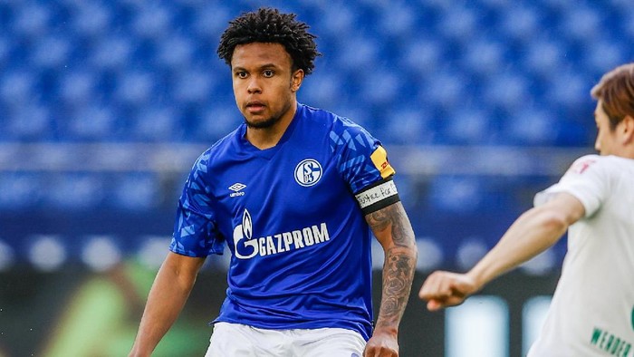 Pemain Schalke 04, Weston McKennie, memberikan dukungan kepada George Floyd. Dia mengenakan pita solidaritas kala menjalani pertandingan Liga Jerman.
