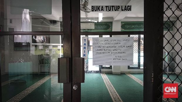 Masjid Jami Nurul Iman, Kota Bekasi sepi dari jemaah selama virus corona mewabah di Indonesia