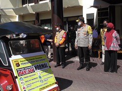 Polda Gorontalo Gandeng Pengemudi Becak Motor Sosialisasikan New Normal