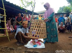 Mudun Lemah, Tradisi Bagi Bayi yang Masih Dilestarikan di Jepara