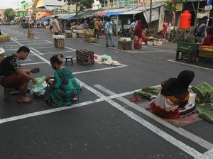 Jaga Jarak di Pasar Tradisional