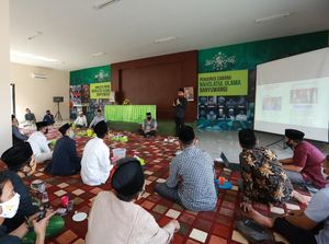 Sambut Bulan Soekarno, Bupati Anas Bagikan Buku Bung Karno ke NU-Pesantren Sambut Bulan Soekarno, Bupati Anas Bagikan Buku Bung Karno ke NU-Pesantren