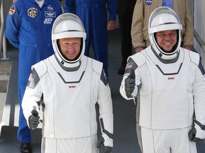 Mengenal Dua Astronaut yang Terbang Pakai Roket SpaceX Mengenal Dua Astronaut yang Terbang Pakai Roket SpaceX