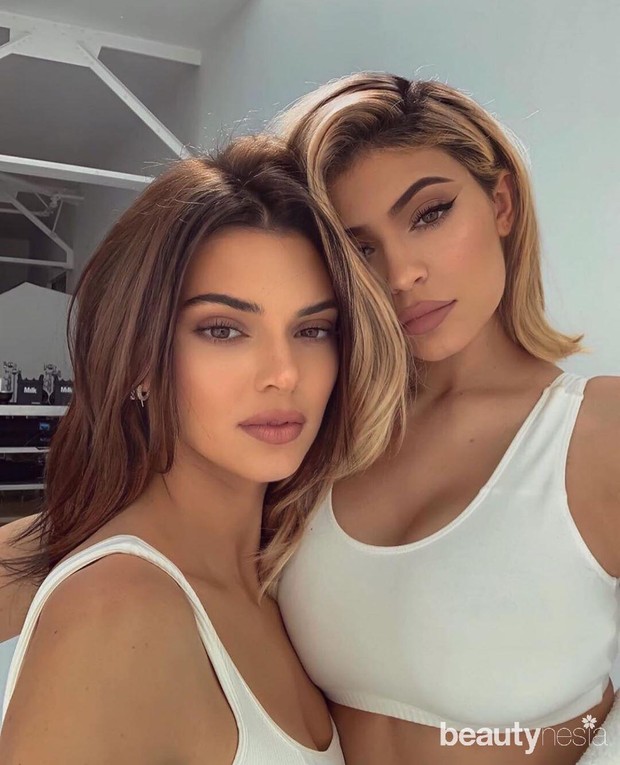 Palsukan Kekayaan Forbes Cabut Gelar Miliarder Muda Kylie Jenner [ 765 x 620 Pixel ]