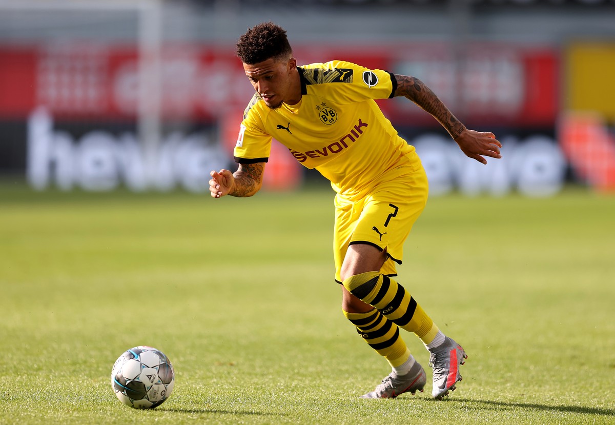 Jadon Sancho mengukir rekor di Bundesliga usai mencetak hat-trick ke gawang Paderborn. (Foto: Getty Images/Lars Baron)