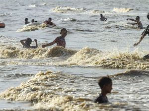Warga Mulai Padati Kawasan Wisata Pantai Tanjung Pakis