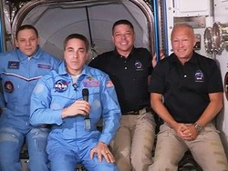 2 Astronaut AS Tiba di Stasiun Luar Angkasa, Disambut 2 Kosmonot Rusia