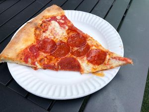 Kocak! Penumpang Pesawat Ini Hangatkan Pizza Pakai Lampu LED Kocak! Penumpang Pesawat Ini Hangatkan Pizza Pakai Lampu LED