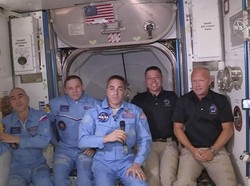 SpaceX Sukses Daratkan Astronaut NASA ke Stasiun Antariksa