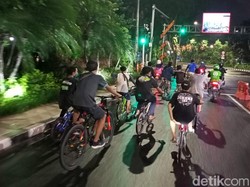 Respons Pesepeda Diwajibkan Pakai Baju Reflektor di Malam Hari