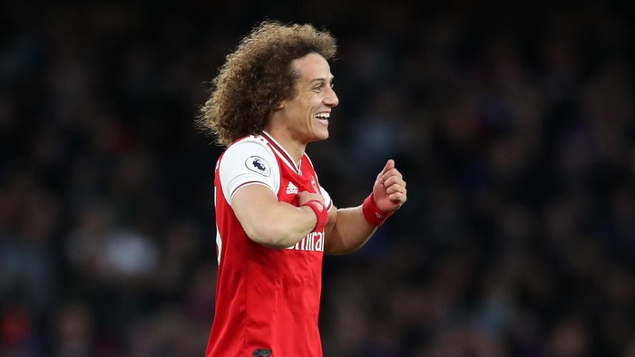 LONDON, ENGLAND - OCTOBER 27: David Luiz of Arsenal celebrates after scoring his teams second goal during the Premier League match between Arsenal FC and Crystal Palace at Emirates Stadium on October 27, 2019 in London, United Kingdom. (Photo by Alex Morton/Getty Images)