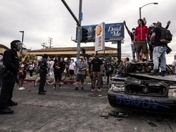 Demo Rusuh Memprotes Kematian Floyd Meluas, Kota-kota AS Berlakukan Jam Malam