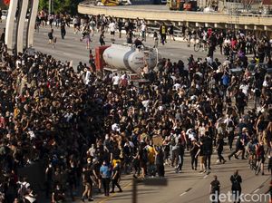Wartawannya Diinjak Polisi AS Saat Liput Demo George Floyd, Rusia Marah Wartawannya Diinjak Polisi AS Saat Liput Demo George Floyd, Rusia Marah
