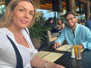 Momen Kulineran Danna Sultana, Model Transgender yang Bikin Heboh