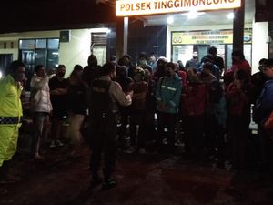 24 Mahasiswa Terjebak Air Bah Usai Main di Air Terjun Jeneberang Dievakuasi