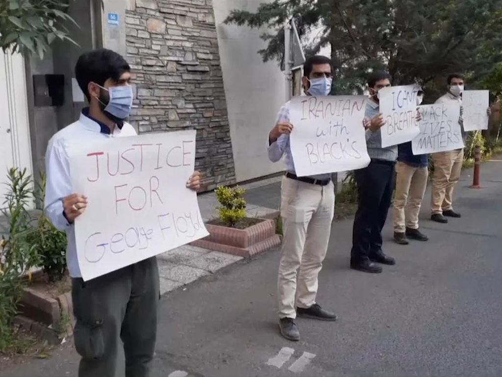 Aksi Protes Kematian George Floyd Juga Muncul di Iran Aksi Protes Kematian George Floyd Juga Muncul di Iran