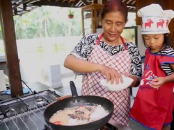 5 Bukti Susi Pudjiastuti Jago Masak, Bikin Laksa hingga Ikan Layur Kuah Santan