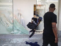 Ritel di AS Tutup Lagi Gara-gara Penjarahan dan Demo George Floyd