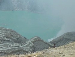 Ini Dugaan Penyebab Gelombang Tsunami di Kawah Ijen Menurut Pengamat