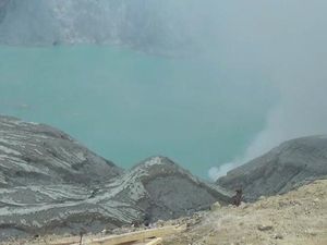 Ini Dugaan Penyebab Gelombang Tsunami di Kawah Ijen Menurut Pengamat Ini Dugaan Penyebab Gelombang Tsunami di Kawah Ijen Menurut Pengamat