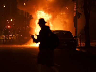 Buntut Kematian George Floyd, Kerusuhan dan Penjarahan Terus Terjadi di AS