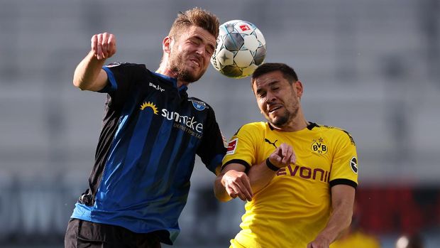 Paderborn's German forward Dennis Srbeny vies with Dortmund's Portuguese defender Raphael Guerreiro during the German first division Bundesliga football match SC Paderborn 07 and Borussia Dortmund at Benteler Arena in Paderborn on May 31, 2020. - Paderborn's German forward Dennis Srbeny vies with Dortmund's Portuguese defender Raphael Guerreiro (Photo by Lars Baron / POOL / AFP) / DFL REGULATIONS PROHIBIT ANY USE OF PHOTOGRAPHS AS IMAGE SEQUENCES AND/OR QUASI-VIDEO