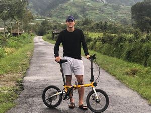 Tak Ada Liga, Mantan Kapten Timnas Gowes ke Kaki Gunung Sumbing